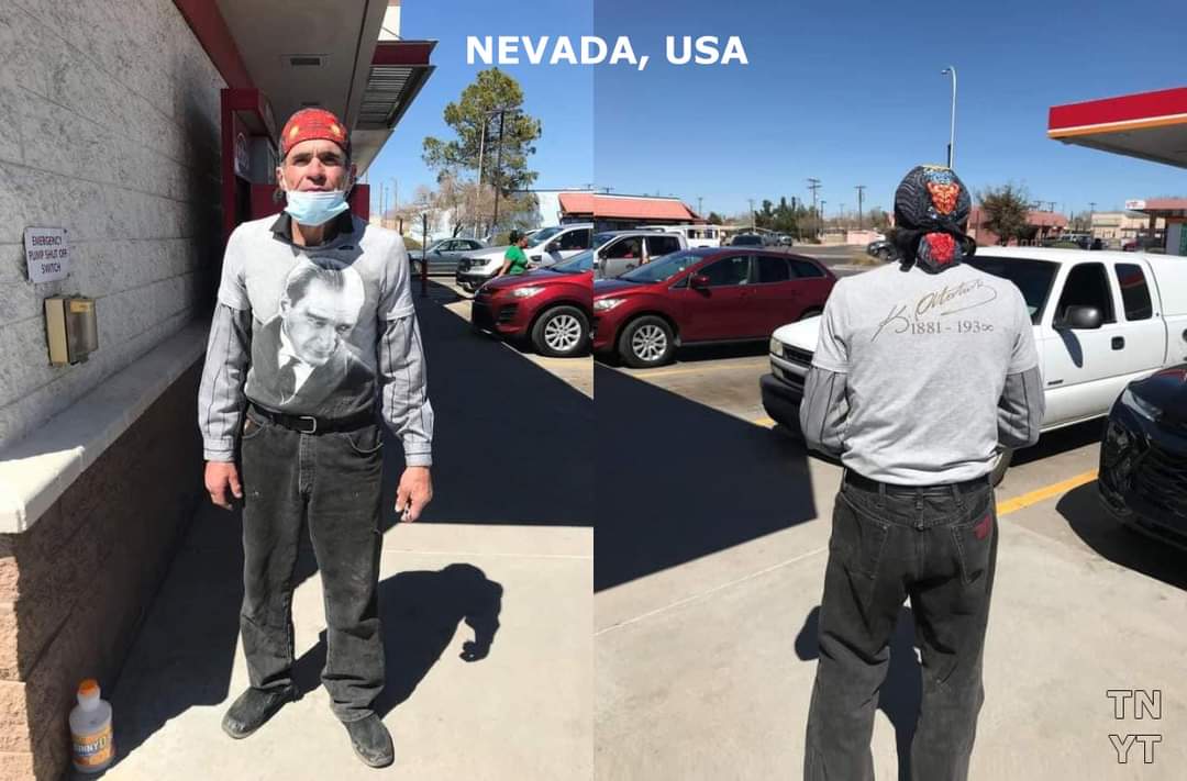 Üç beş gün önce.. Benzin istasyonunda durdum. Sonra arabama dönerken, bir kamyonet yanımda durdu. Bir vatandaş arabadan çıktı ve... Gerçekten inanamadım.
Sordum "neden böyle bir t-shirt giyiyorsun?" Sandım ki baya bir hikaye anlatacak. Yok öyle değil. Yani ağdalı bir hikaye +
⬇️