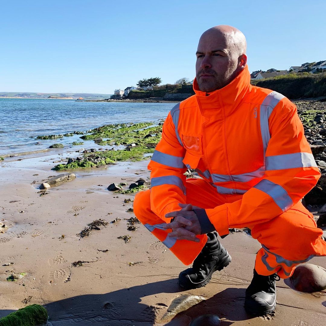 Take a look at the Leo Workwear WATERTOWN - The New EcoViz 10KX Stretch Coverall

✔️ Offering full body protection
✔️ Amazing stretch properties
✔️ It’s making a difference (incorporating over 100 recycled plastic bottles)

#Workwear #Coverall #Highvisibility #Eco #Recycled #PPE