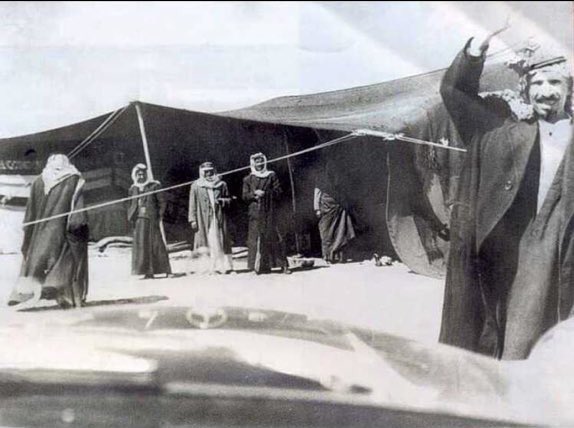 الشيخ : صلال الضفير اثناء استقباله 
لـ شيخ شمّر 
الشيخ : احمد عجيل الياور 
والصوره كانت بعدسة 
الشيخ : احمد عجيل الياور رحمهم الله