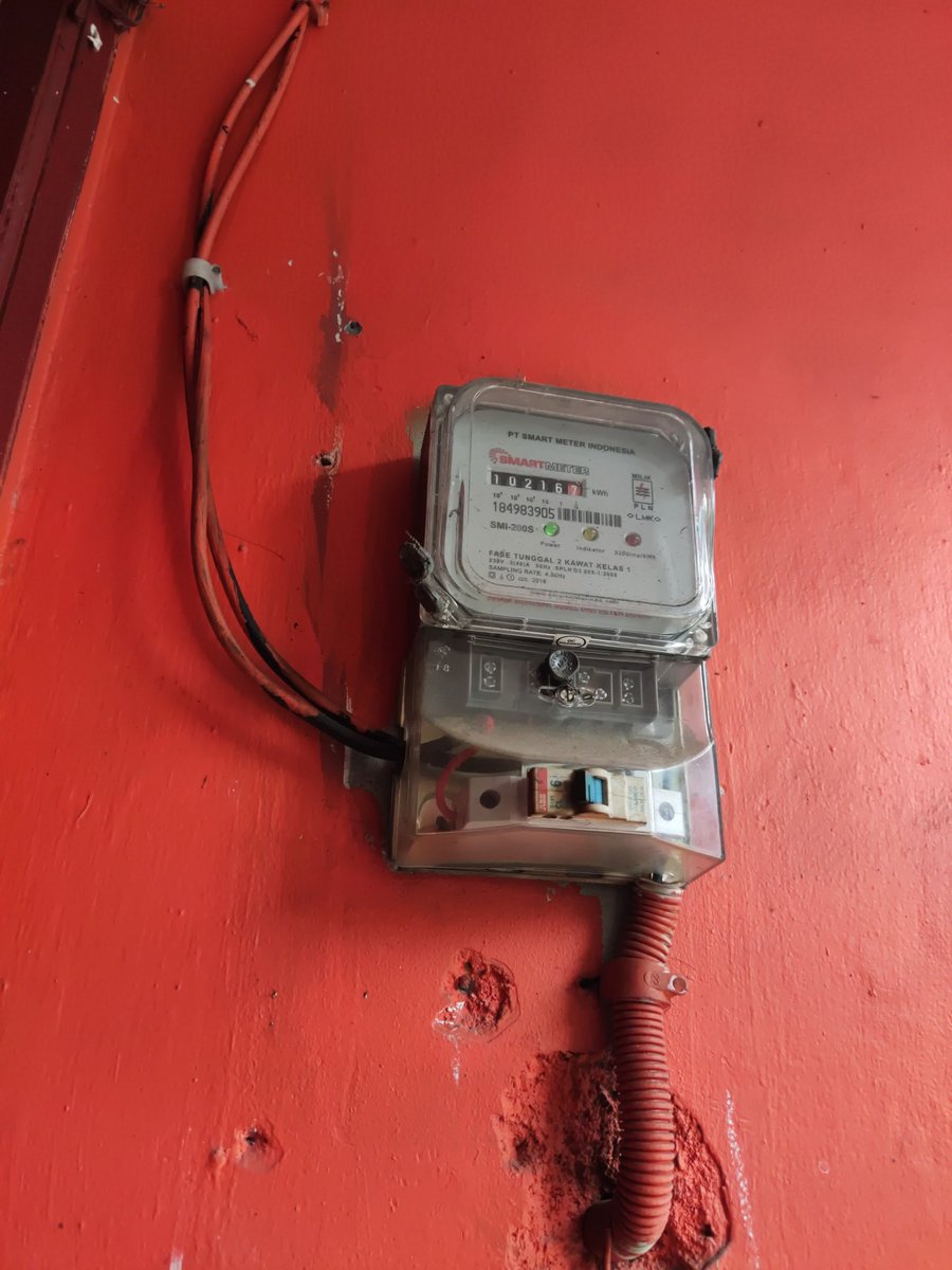 bangjagur's tweet photo. @pln_jabar @pln_id minta tolong cek listrik di rumah Jl. Masjid Al Akhyar No. 77 RT 40/02 MCB tidak turun tapi listrik padam. https://t.co/HppFzckde6