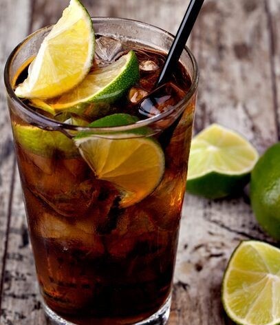 Текила с колой. Ром кола коктейль. Текила бутылка. Whiskey cola tequila. Коктейль с текилой виски.