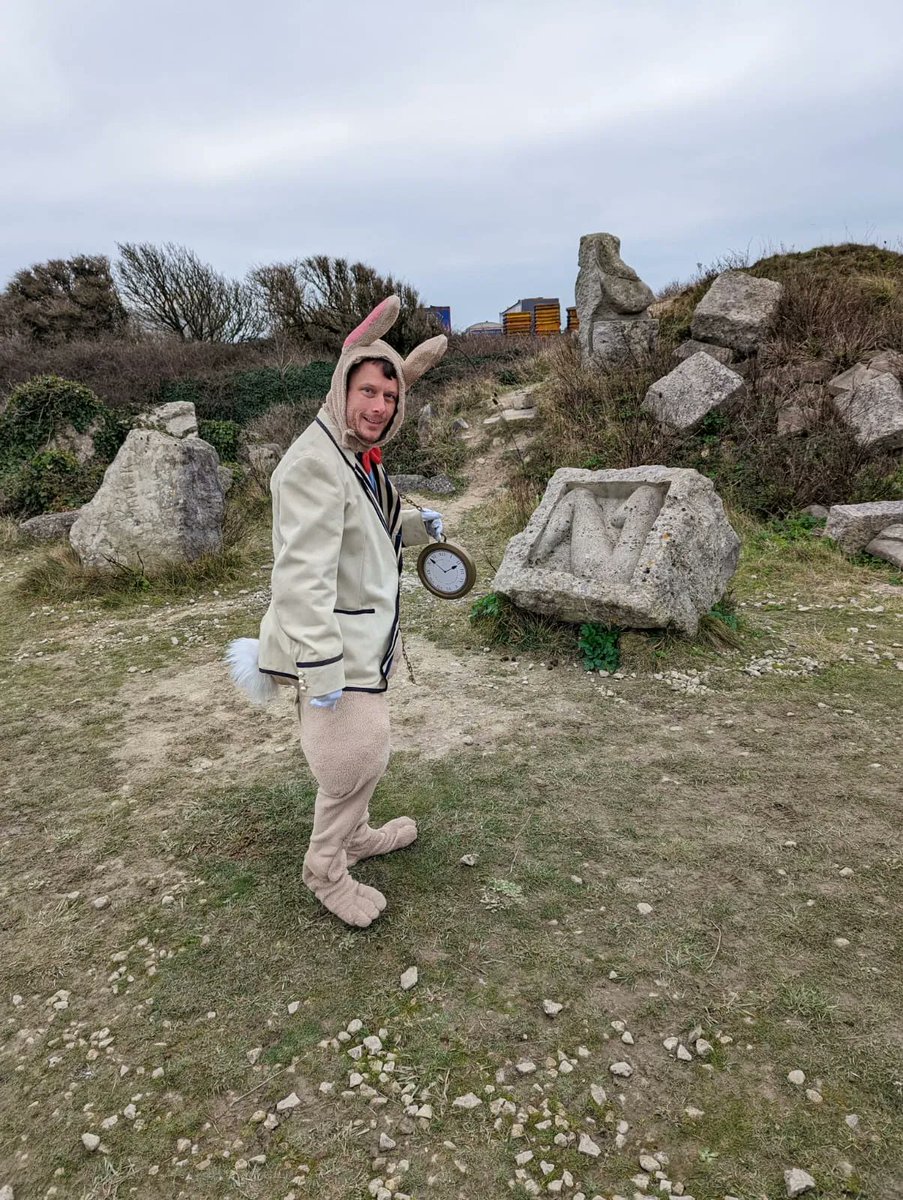 RMTCPortland's tweet image. 🃏The last performance of Alice, it brings a tear to my eye,🃏
😸Buy a ticket and then join us, for adventures on the Isle😸

Last show at 2.30pm!
Tickets are available via phone 03336 663 366 or ; Royal Portland Arms, Cards n Celebrations, Vintage 7 
buff.ly/2Jj8n7y