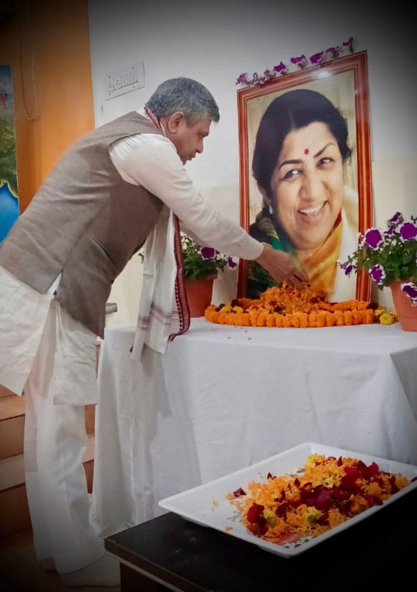 AshwiniVaishnaw's tweet image. सुर साम्राज्ञी को विनम्र श्रद्धांजलि।
उनकी अमर वाणी को नमन।