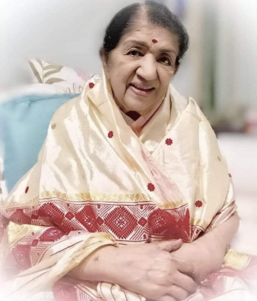 preneet_kaur's tweet photo. Extremely saddened to know about the demise of Lata Mangeshkar Ji. Her beautiful voice resonated with millions all around the world. My deepest condolences to her family and millions of fans. Your songs will continue to give a solace to us all. https://t.co/tzpAbHa8B7