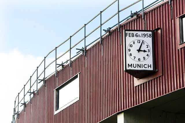 TheFergusonWay's tweet photo. A broken heart,
A broken dream,
A broken plane,
A broken team,
No words were said,
A silent vow,
We loved you then,
We love you now,
The red flag will always fly,
For Man United will never die!

Never forgotten ❤️
#FlowersOfManchester https://t.co/76v5QG34Y7