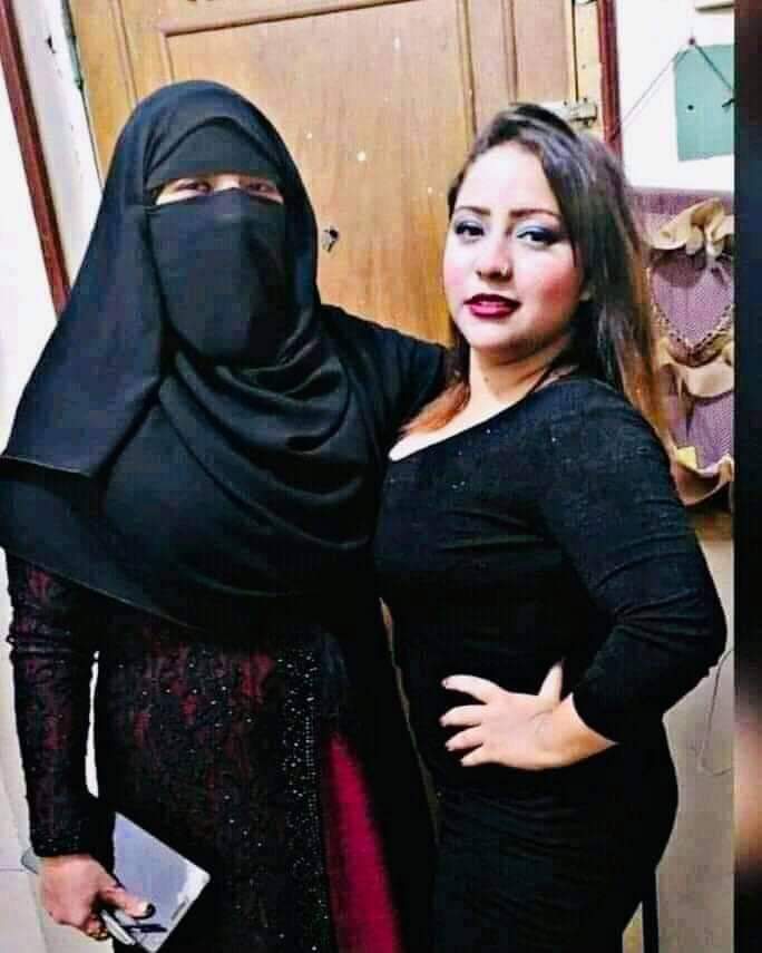 Bhai699's tweet photo. @DesiIncest8 Ufff ASI 2 Behny Ghar main hoo to Bhai ko Shadi karny Kee Zarort hee Nii😍😍
Kis Kis Kay Ghar main AISA Maal hai??? https://t.co/l9foa7zuWm
