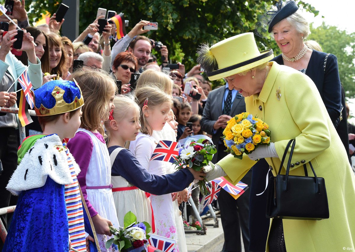 GermanEmbassy's tweet photo. Congratulations to Her Majesty The Queen on her #PlatinumJubilee!

HM The Queen is admired across Germany. We are proud to have welcomed her on five state visits between 1965 &amp; 2015.

We are truly grateful to her heartfelt commitment to the friendship between the UK and Germany. https://t.co/LOwEkNAGoY