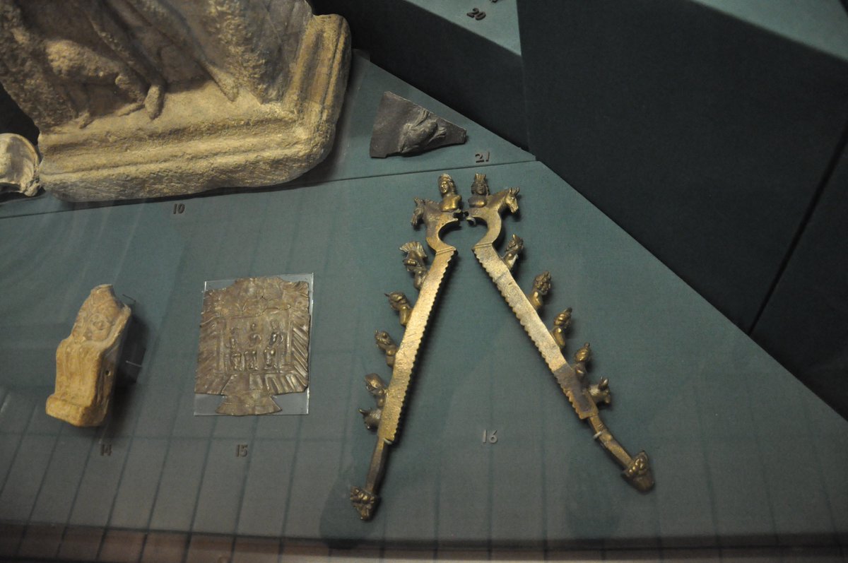 ¿Eso significa que igual otros cultos, como el de Cibeles, en que los sacerdotes se castraban tenían también un punto de transgresión a la binariedad? Eso ya para otro hilo. Que este es de arqueología y ya bastante largo ha quedado.