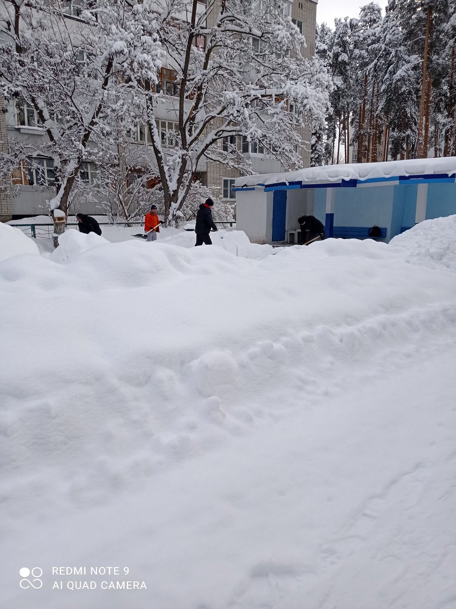 Что может быть лучше, чем провести утро на свежем воздухе, да еще и с пользой! Огромное спасибо детям, родителям и сотрудникам #Детскийсад15! Справились вместе!