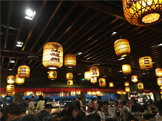 yier12's tweet photo. 夏の苑　更新 「南京大牌檔（中山陵店）」 - https://t.co/97McoK45yR - 　中山陵去過好幾次了，每次都感覺周邊變化很大，這次去旁邊南京大排檔也開起來了，明孝陵拍完照片準備回去的路上正好餓了於是進去吃點。
南京大排檔的裝修還是一如既往... https://t.co/t5CWD96nVg