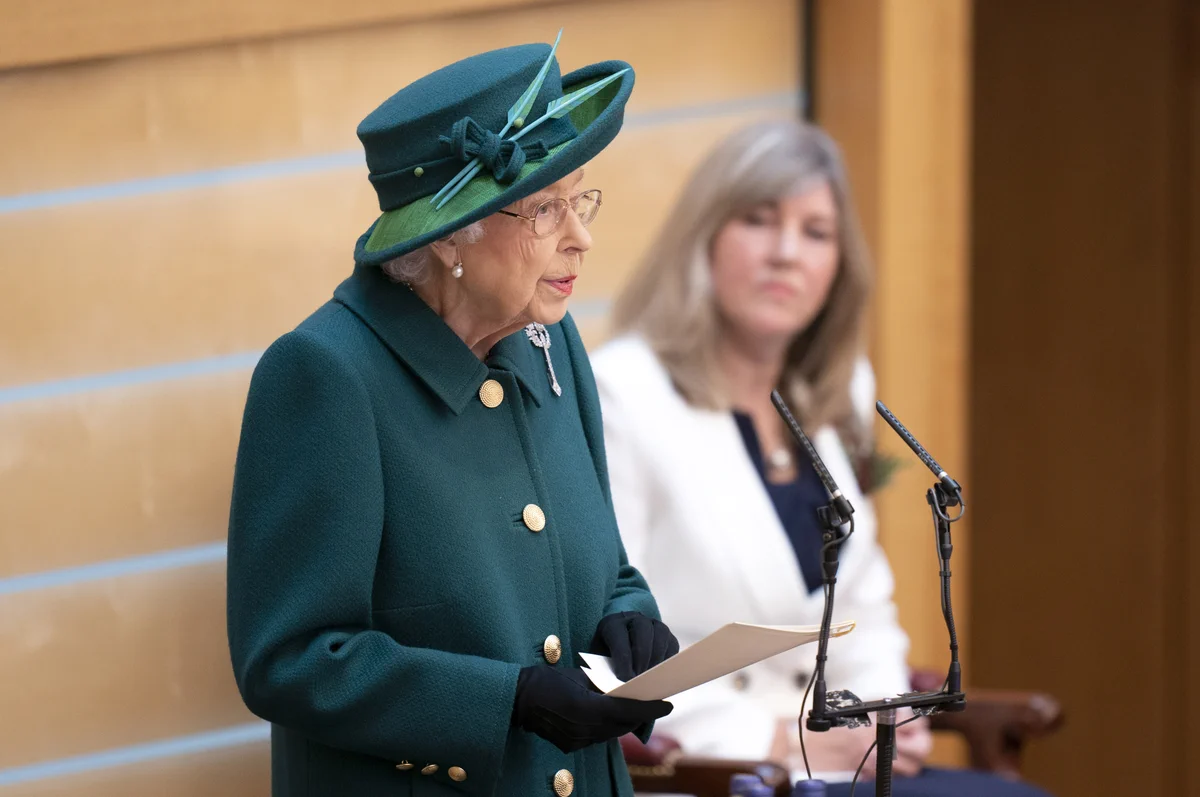 Image of HM Queen addressing Scottish Parliament,  with Presiding Officer Alison Johnstone  in background