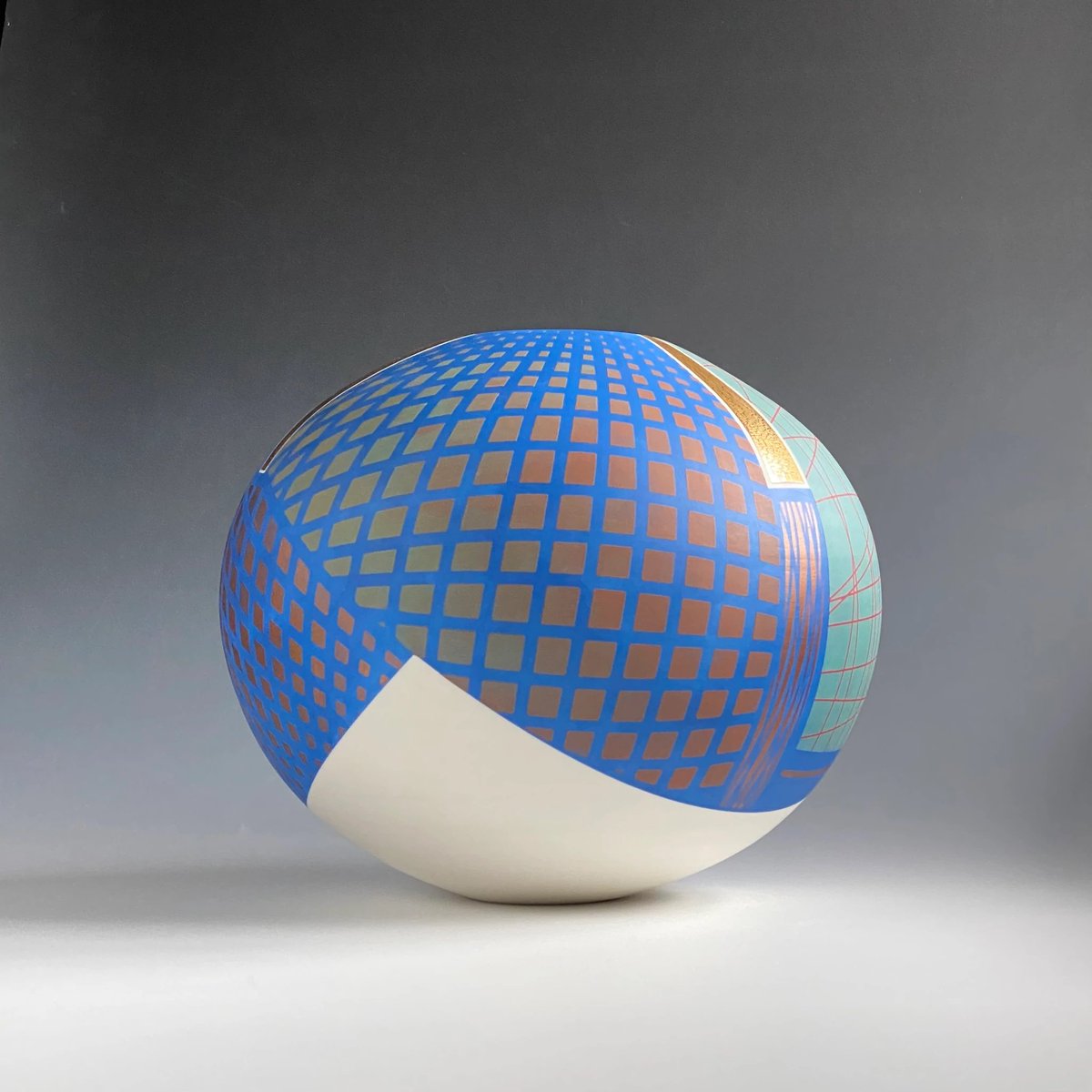 blackmoregalery's tweet photo. SOLD!

Tony Laverick ‘Thrown Porcelain Vessel’

#tonylaverick #sold #blackmoregallery #lymm #cheshire #thrown #porcelain #vessel #ceramic #ceramics #contemporaryceramics #pottery #home #homedecor #interiordecor #interiordesign #gallery #ceramicgallery #artgallery https://t.co/rOcWo5DBJ4