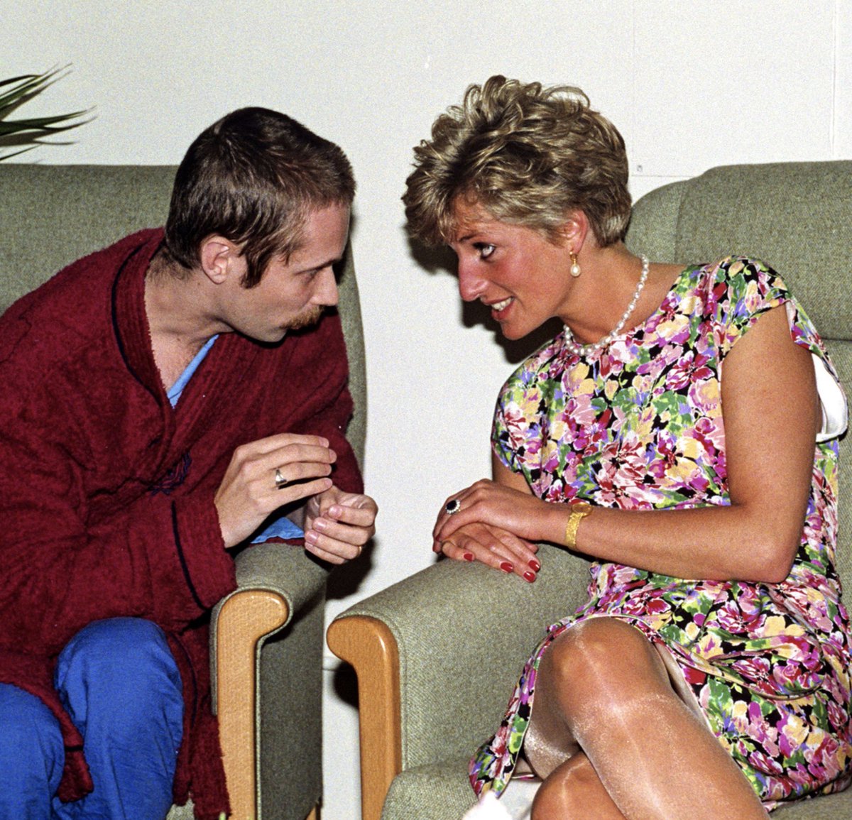 Matthew_Hodson's tweet photo. Princess Diana was an early and effective fighter against #HIV stigma. 
Her early death robbed us of a champion.
Knowledge about HIV, including that treatment works and that it prevents transmission (#UequalsU) remains low.
HIV has changed, tell everyone.
https://t.co/GmaNvFzYWW https://t.co/fIhDAHhUou