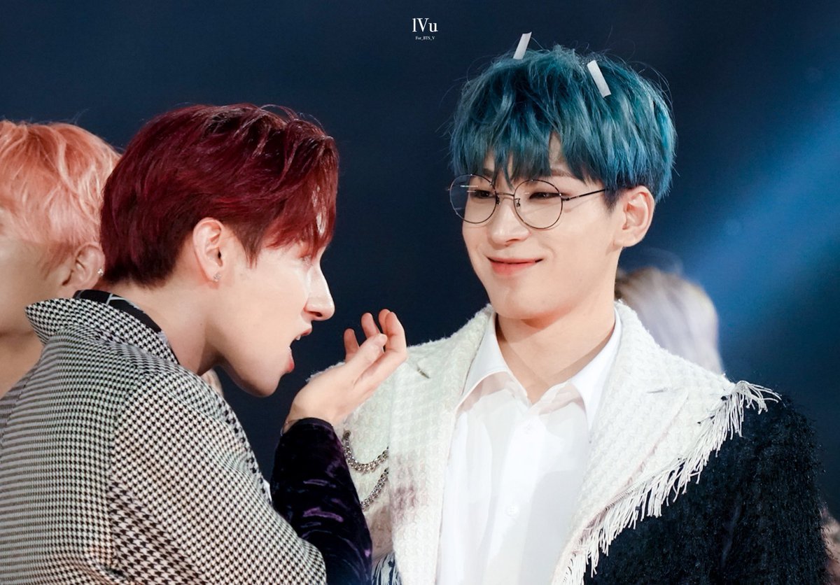 tinkswonu's tweet photo. wonwoo &amp; changkyun ❤️💙 https://t.co/0pATLzjz2B
