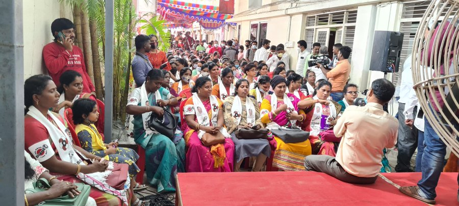Mass_Maharaja's tweet photo. சென்னை மாநகராட்சி தேர்தலில் போட்டியிடும் நம்மவர் #கமல்ஹாசன் அவர்களின் வெற்றி வேட்பாளர்கள் தற்போது ஆழ்வார்பேட்டையில்.

#மய்ய_வேட்பாளர்கள்
#VOTE_FOR_TORCHLIGHT https://t.co/Pcifs83kuZ