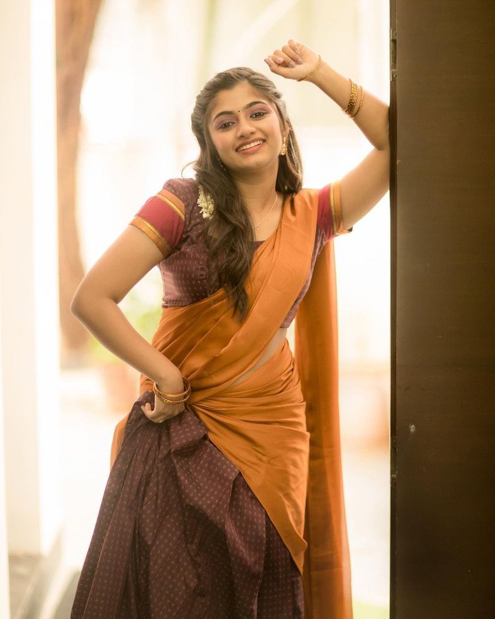 kamarani23's tweet photo. నాకు ఆకాలి వేస్తుండ్ ఎం తినిపిస్తారు?? https://t.co/nTxM5qZghK