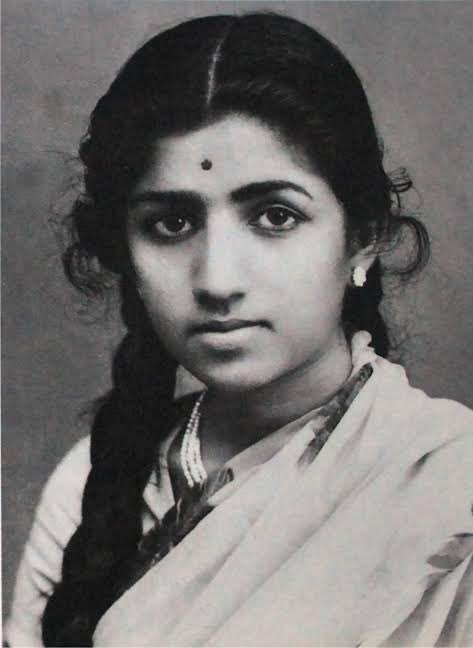 ecell_gecrewa's tweet photo. Rest in peace legend🌸#LataMangeshkar
The end of an era. The "कोयल" Of india,    a Legacy that will endure for generations.
Inspiring, talented and legendary bharat ratna you will always be remembered. https://t.co/yr2jdfByWd