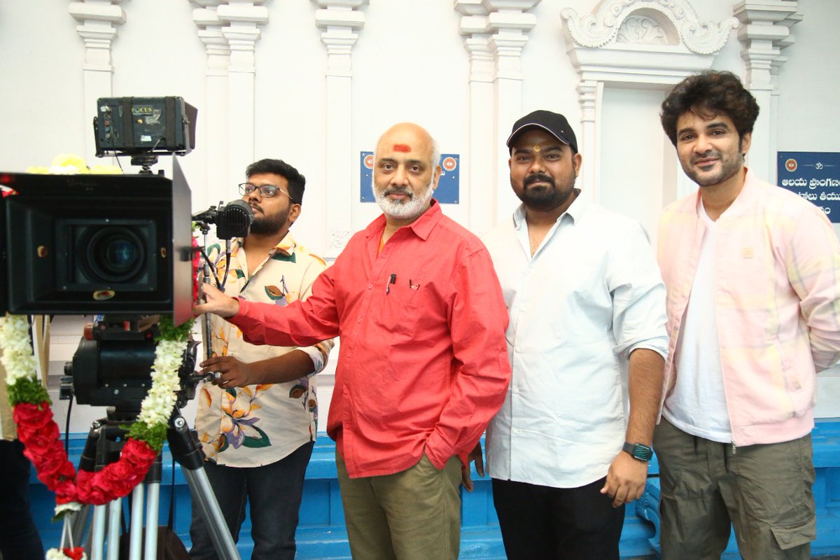 Teenmaar Cinema (@teenmarcinema) on Twitter photo Announcement Poster of <a href="/Rudracreations_/">Rudracreations</a>-Production No.1.. Launched with Pooja at Film Nagar Temple .
"Psychological Drama/Thriller"
Starring <a href="/prince_cecil/">prince cecil</a> & @actorider91
Shoot Begins Soon!
<a href="/Gowthamvarma_3/">Gowtham Varma</a> <a href="/iphanindra/">Phanindra Bikkina</a> #SivaSashu <a href="/dharanikumar_tr/">Dharanikumar</a> Announcement Poster of <a href="/Rudracreations_/">Rudracreations</a>-Production No.1.. Launched with Pooja at Film Nagar Temple .
"Psychological Drama/Thriller"
Starring <a href="/prince_cecil/">prince cecil</a> & @actorider91
Shoot Begins Soon!
<a href="/Gowthamvarma_3/">Gowtham Varma</a> <a href="/iphanindra/">Phanindra Bikkina</a> #SivaSashu <a href="/dharanikumar_tr/">Dharanikumar</a>