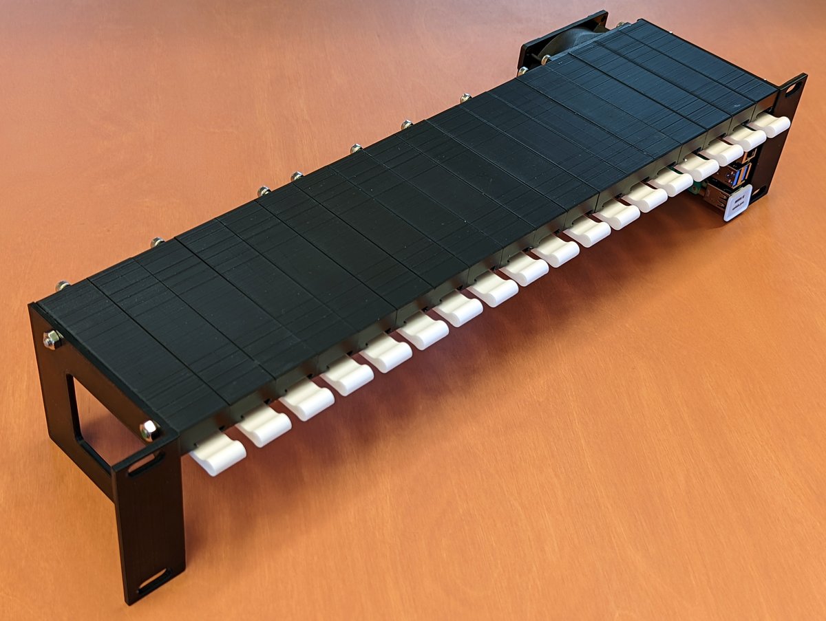 Merocle's tweet image. Another one of my open-source projects. I finally got around to printing a version for 18 Raspberry Pi. Really proud of how it works. Video in the thread
GitHub:
github.com/merocle/uptime…
Site:
uplab.pro/2020/12/raspbe…
#RaspberryPi