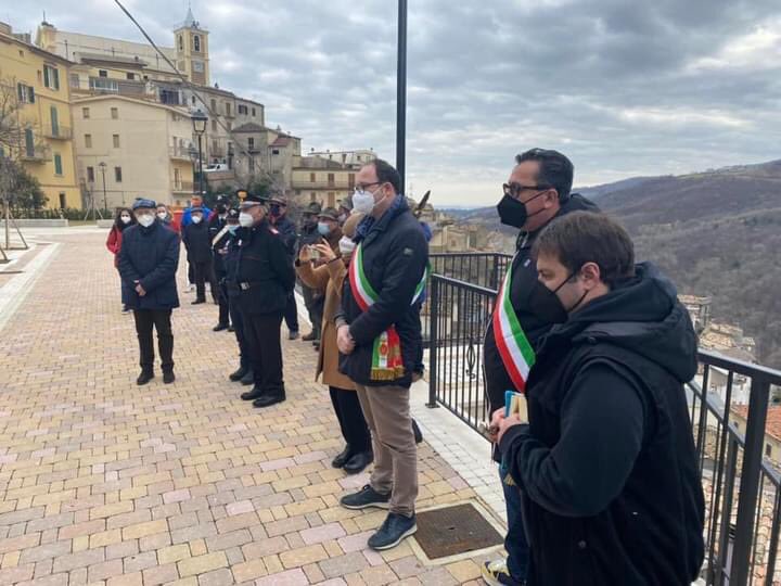 gilpetrucci's tweet photo. Intitolata a Farindola una piazza alla memoria delle vittime di #Rigopiano. La comunità di #Penne si stringe ai farindolesi. Bene riconciliazione con Comitato delle vittime. https://t.co/qNU1ut2v3v