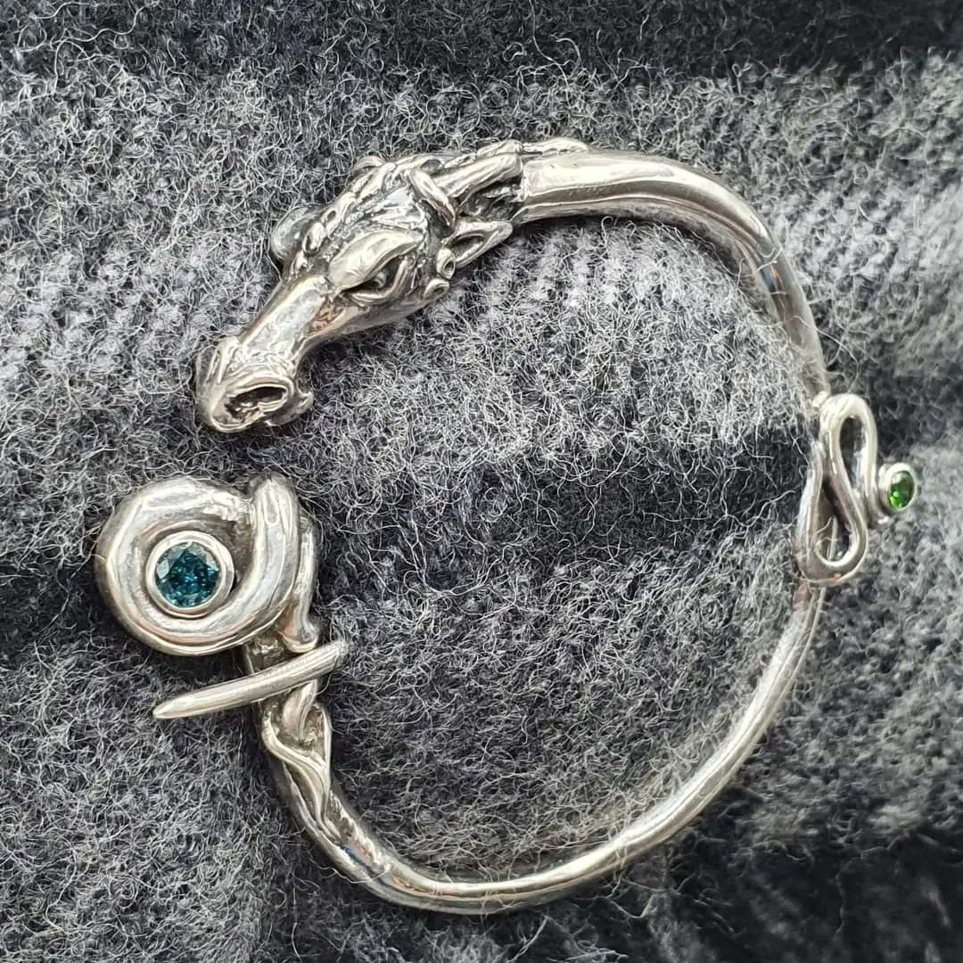 Escottjewellery's tweet photo. Years spent with @GW_officialuk miniatures and #greenstuff came to use when #sculpting the original #dragon ring to be cast in #silver for my #penannular #commission 

#warhammer #art #artist #ArtistOnTwitter #sculpture https://t.co/jsebDiGkiL