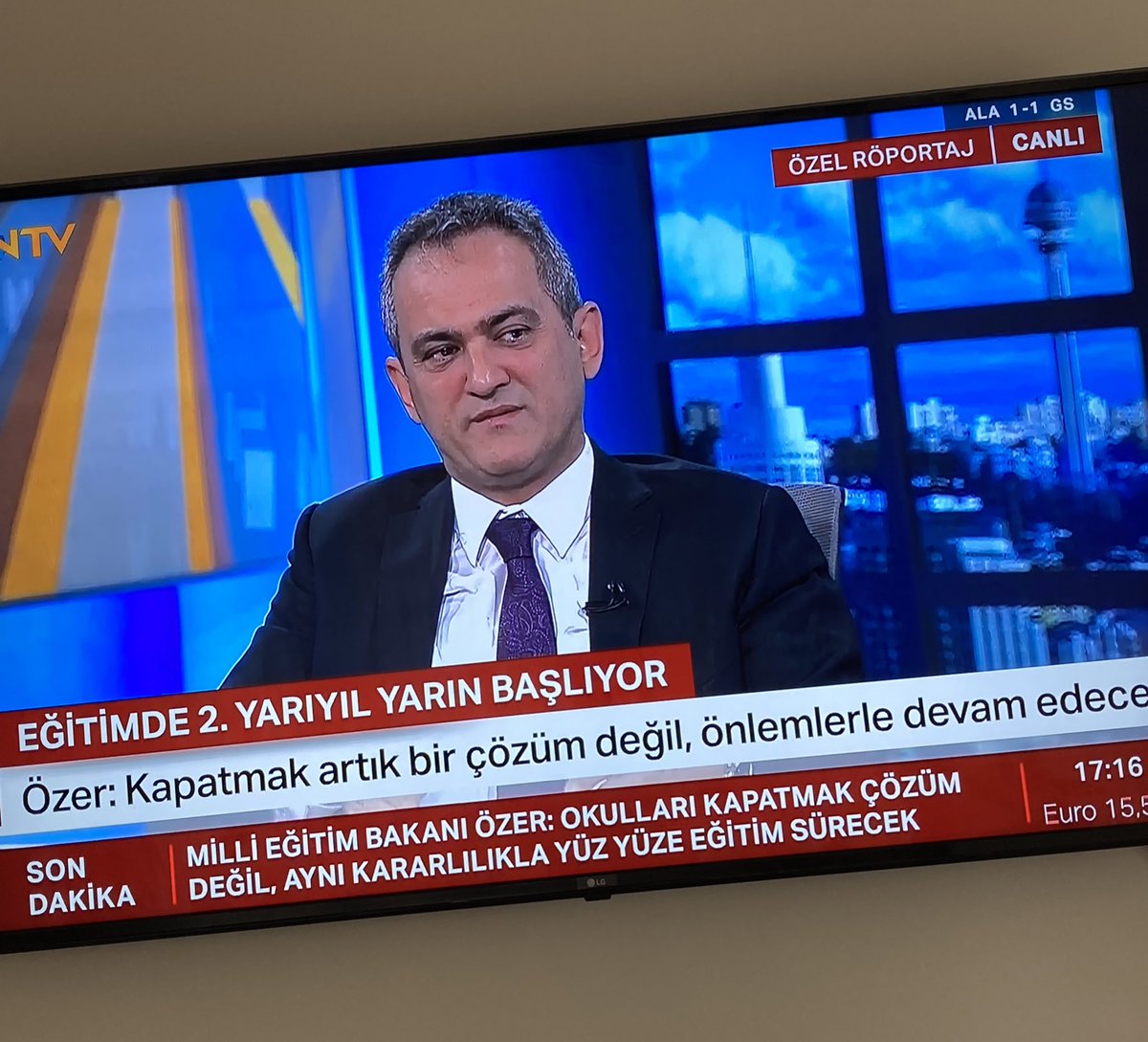 Nehirmrtt's tweet photo. hayır ya  #SoemestrTatiliUzatılsın https://t.co/SiF9aWtMmx