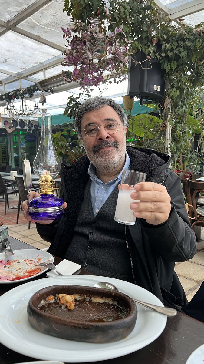 Ne yapalım, gaz lambasını yakarım, rakımı içerim. Bu günler de geçer elbet, eşe dosta selam olsun...