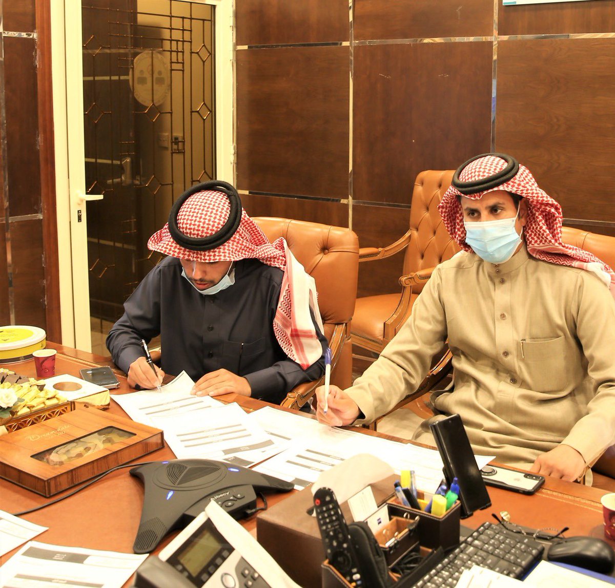 NBU_KSA's tweet photo. ترأس سعادة وكيل #جامعة_الحدود_الشمالية للشؤون الأكاديمية، د. فراس المدني الاجتماع الأول للجنة العليا لملتقى يوم المهنة، وقد ناقشت اللجنة المواضيع المدرجة في جدول الأعمال.
#من_الشمال_إلى_الوطن https://t.co/hRYaQ7QpIA