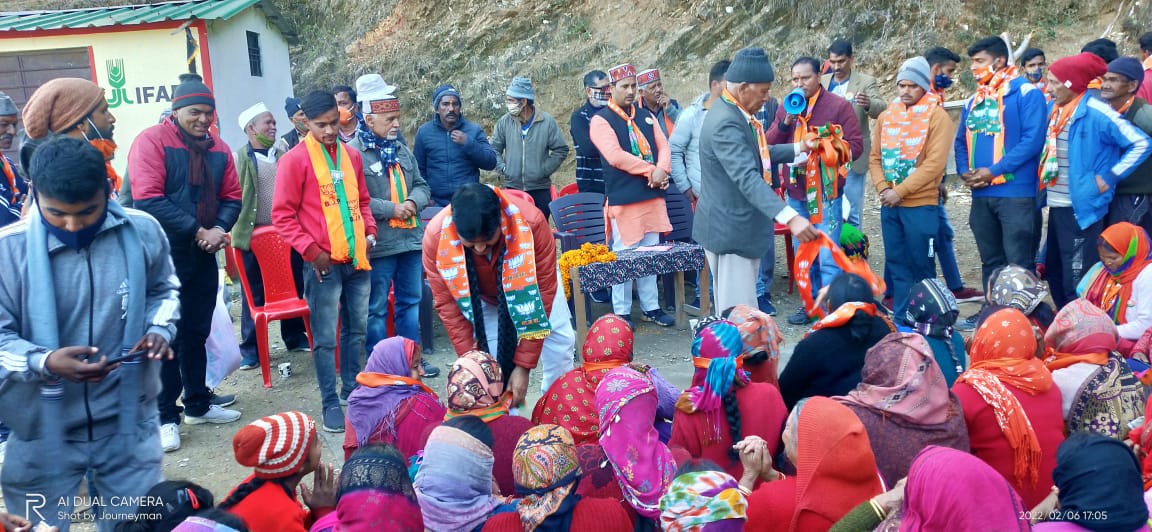 kailashbhattbjp's tweet photo. आज द्वाराहाट विधानसभा के बग्वालीपोखर क्षेत्र के ग्राम सभा ओढ़ चुनरिया (धमोली),  बिन्ता, एंव बासुलीसेरा में  अनिल सिंह साही के पक्ष में जनसभा को संबोधित कर मतदान करने की ग्रामीणों से अपील की एवं भाजपा प्रत्याशी को भारी मतों से विजयी बनाने का संकल्प लिया।

जय भाजपा, तय भाजपा। https://t.co/ehFRto2ec7