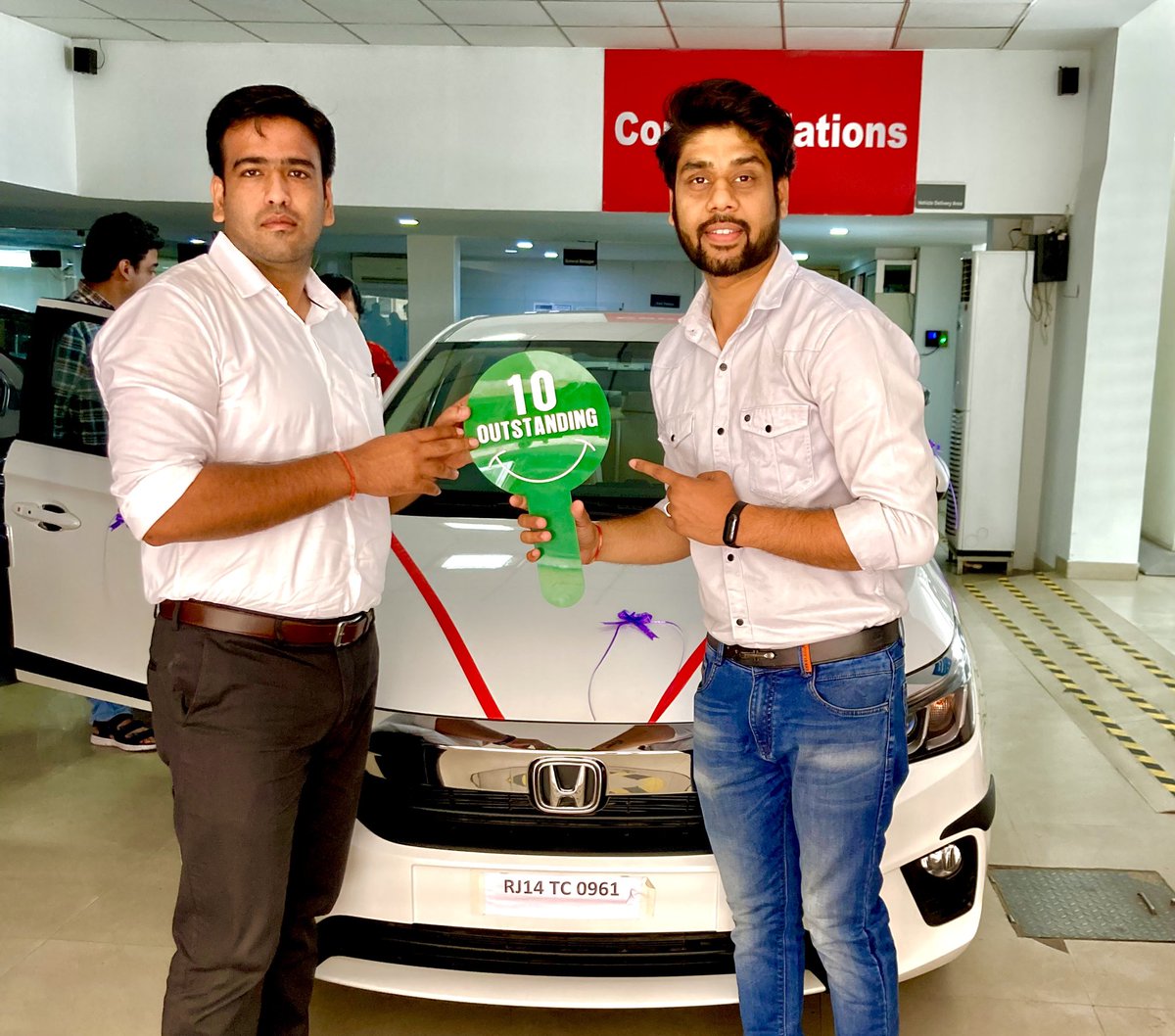 I booked #Hyundai Verna a month ago & it was due to be deliver this month but after seeing #HyundaiPakistan post, supporting separatism in #Kashmir,India, cancelled the Verna & called the Honda outlet and taken the delivery of Honda City today itself.

 #BoycottHyundai, thats it!