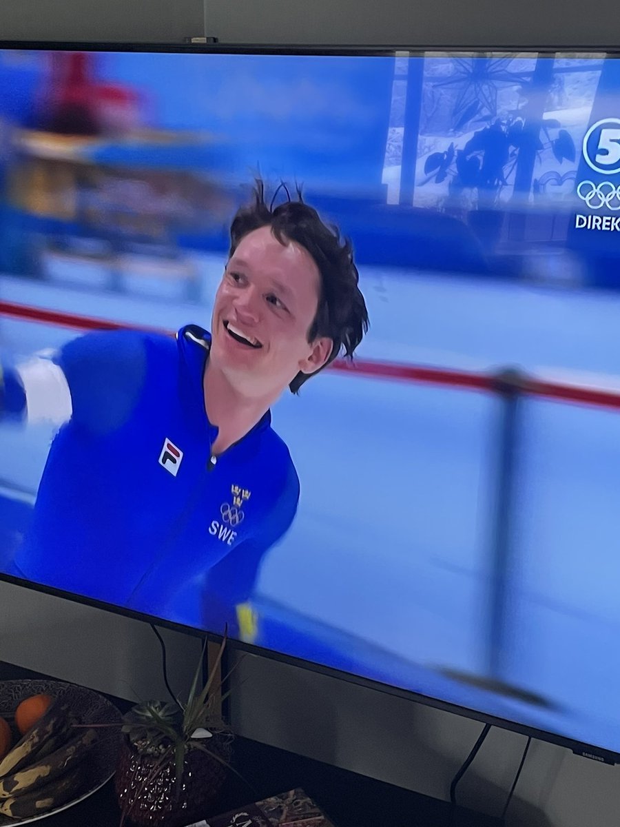 Hatten av! Vilken insats 👌🏼Grattis Nils van der Poel och #Sweden till OS- guld 🥇#OS2022 #speedskate