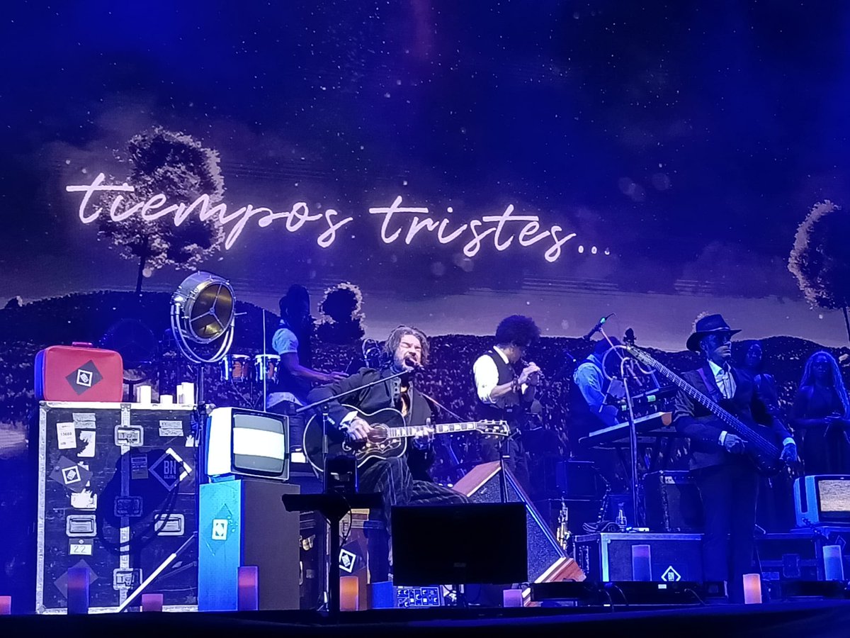 juatorsan's tweet photo. La vida es eso que ocurre entre conciertos y canciones de @Ricardo_Arjona https://t.co/LuLflG1Jrd