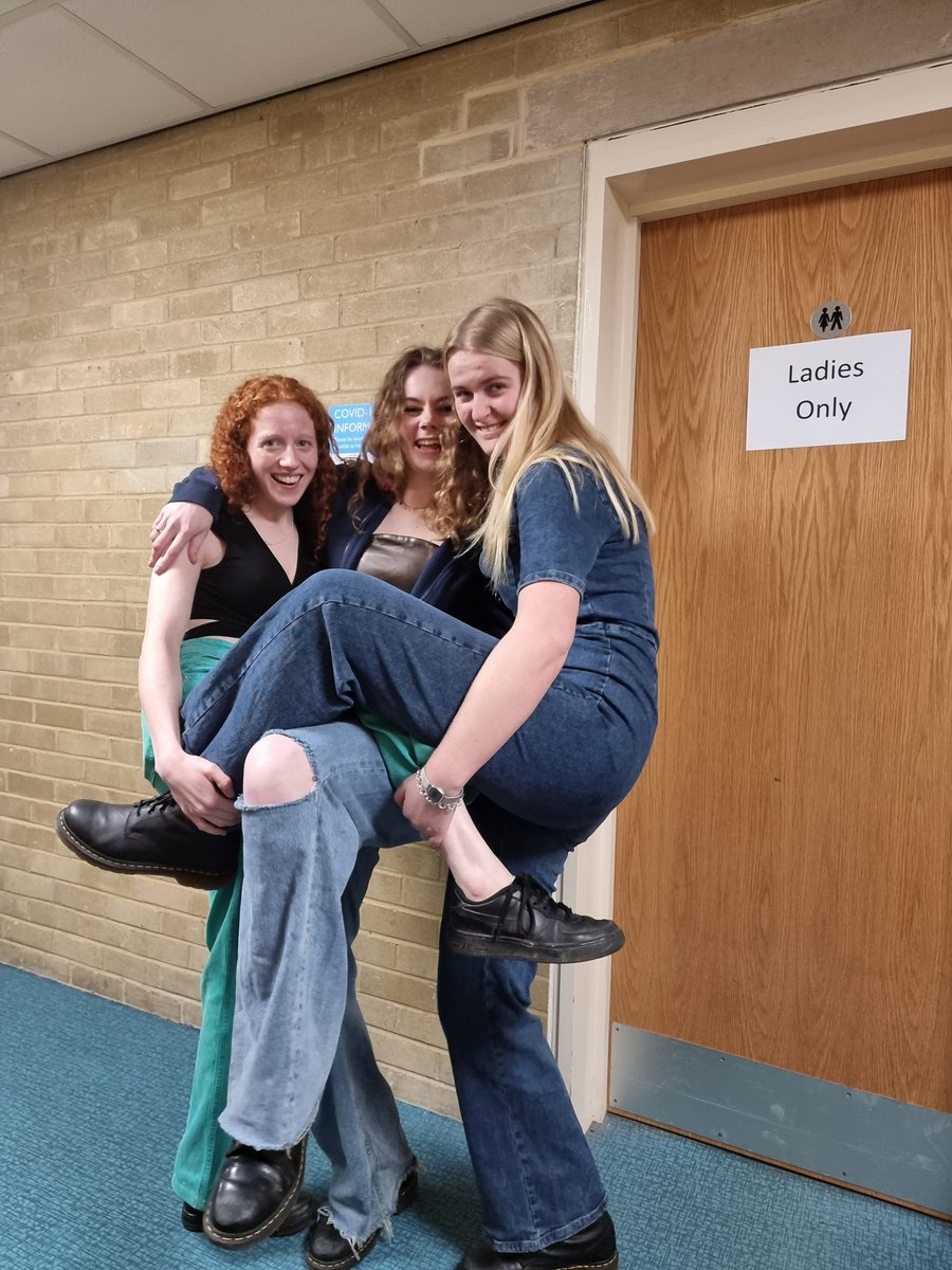 AmpColl_StM's tweet photo. Well done to everyone who performed in yesterday's social SHAC Rock. The St Margaret's girls were loving the concert. https://t.co/pacoi3FgPS