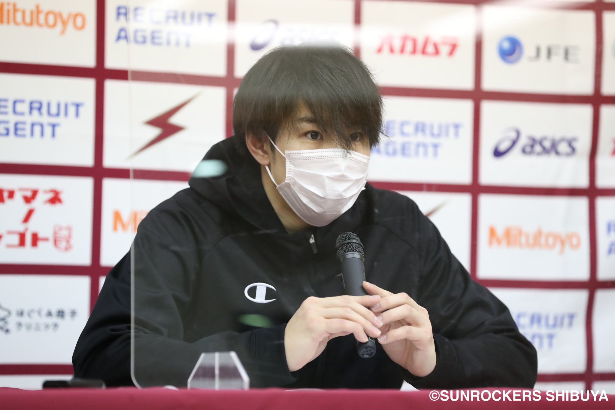تويتر サンロッカーズ渋谷 على تويتر 渡辺竜之佑コメント ヘッドコーチもロッカールームで言っていましたが トップチームに対して 前半で僕たちがターンオーバーから失点する展開が多く それでは勝ちは遠かったです 出だしからちゃんと自分たちのプレーをし続け