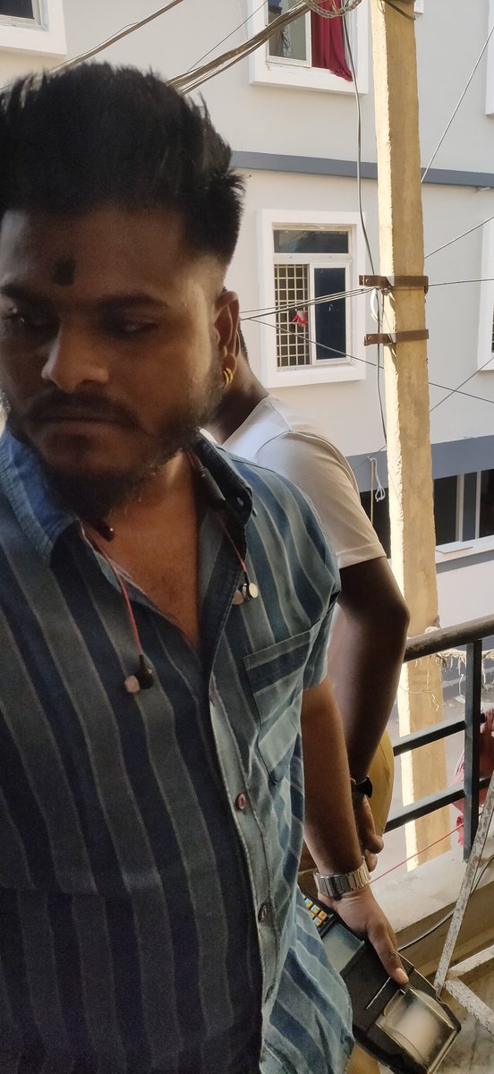 sabavatchandu's tweet photo. Electricity dept lineman Vinod (Gachibowli)and his rowdy frds made  physical assault against Us(consumer).electricity dept doing rowdism.Says complaint to whoever u can for their mistake
This is 4th time that this lineman has tortured us. @TsspdclCorporat @KTRTRS @hydcitypolice https://t.co/VQ07WATj90