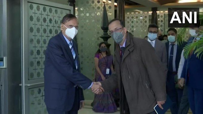 timesofindia's tweet photo. Sri Lanka’s Foreign Minister GL Peiris arrived in Delhi on a three-day visit. He will meet EAM Dr S Jaishankar during his visit.
#SriLanka #ForeignMinister #GLPeiris #Arrived #Delhi #ThreeDayVisit https://t.co/UBMzvmTN3P