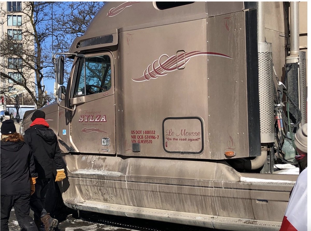 oh no @northbridgeins not another bad truck giving your company a bad rep. Transport Sylza USDOT 1400332 has been participating in the #OttawaSiege. Do you support this #OttawaHateRally2022?  Please talk to them.#GoHomeConvoy