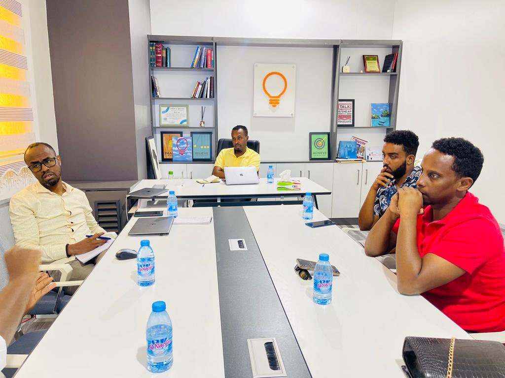 iRiseHub's tweet photo. Productive meeting with @bixihq, a very promising fintech startup that aims to disrupt and aggregate all your payment solutions into one click. Mobile-money is the backbone to Somali’s digital economy. 

We look forward to working with them. 

#iRiseVisit 
#fintech
#mobilemoney https://t.co/wcbrX5fOyY