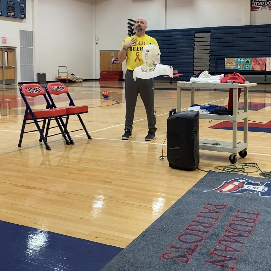 HS_Principal_'s tweet photo. Thank you @JCRelay4Life and Truman High School for inviting me to come and speak. As a cancer survivor, it means more to me than you realize. Be The Cure!!!!! @MrsRScott https://t.co/qbDd3WA8qg