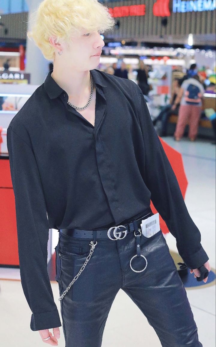 getcoolwithchan's tweet photo. ✅ gucci belt
一
#skzoo #wolfwlog https://t.co/7AlMl9N8ya