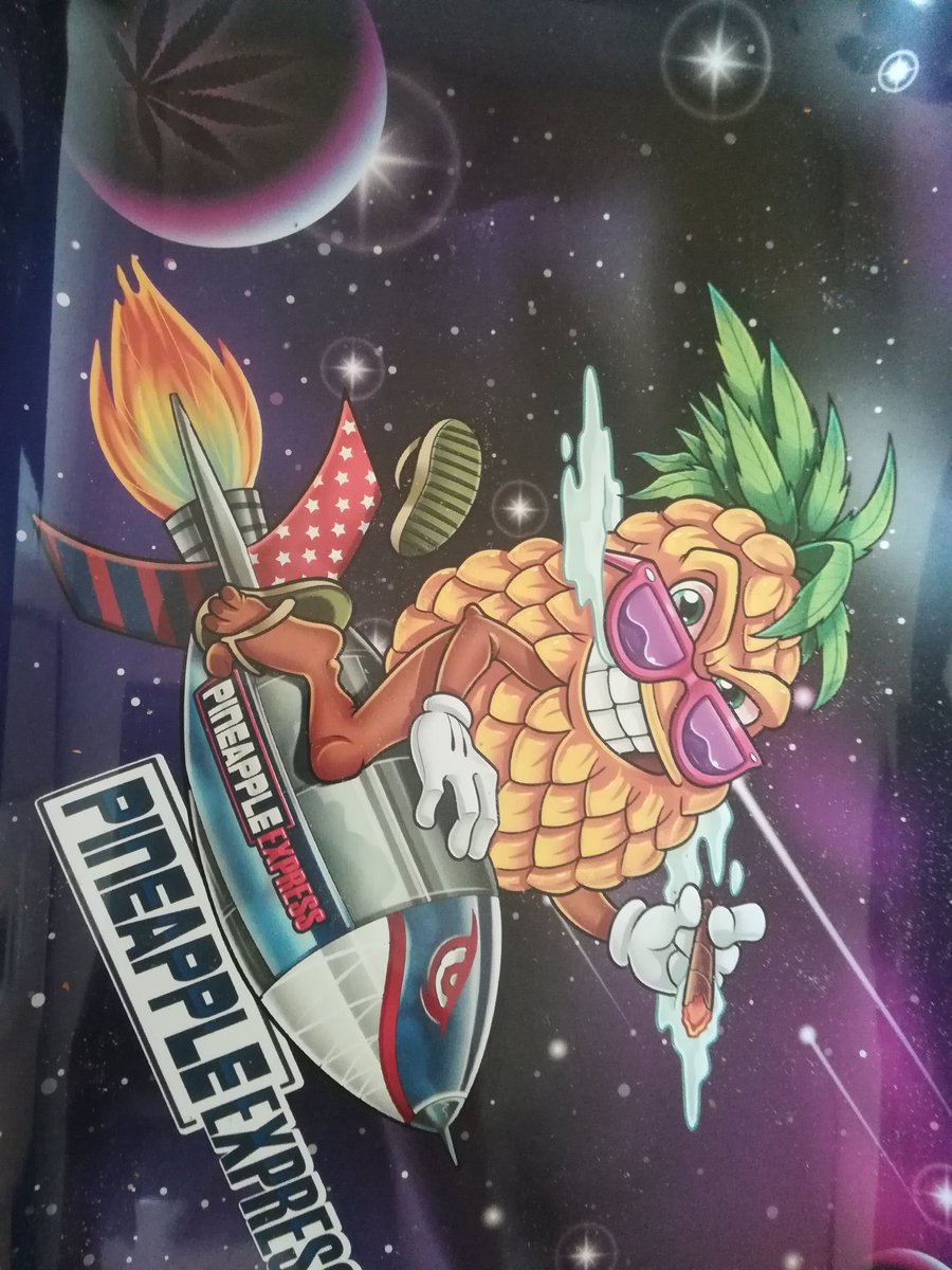 TimoVierZwanzig's tweet photo. Schönen Sonntag euch allen. Ich glaube es ist ein guter Zeitpunkt mein neues rolling tray zu testen! :) https://t.co/WBJevgSUtu