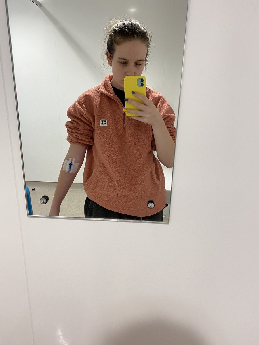 sparkle_fairy_'s tweet photo. Someone had the audacity this week to write in a bladder group that of all the things not to work your bladder is the easiest to manage.
The second photo was me a year ago. I had just been admitted to hospital with urosepsis. (1/?)
#FowlersFebruary https://t.co/ewmsVa0H6G
