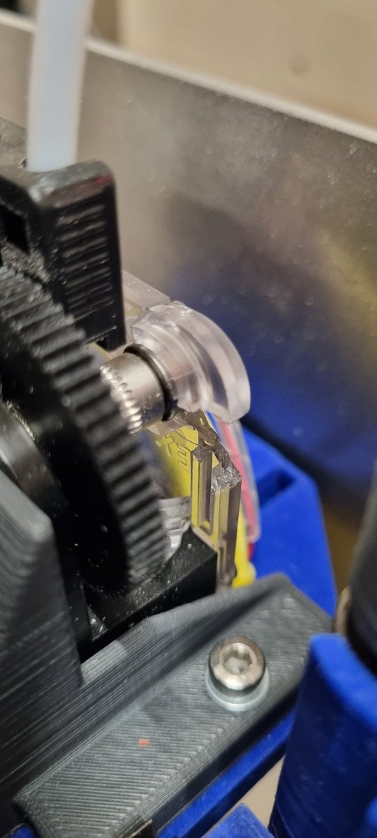 Why did my #3dprint #fail? Was it because it came off the bed? Or because the Titan extruder broke <a href="/E3DOnline/">E3D</a> ?