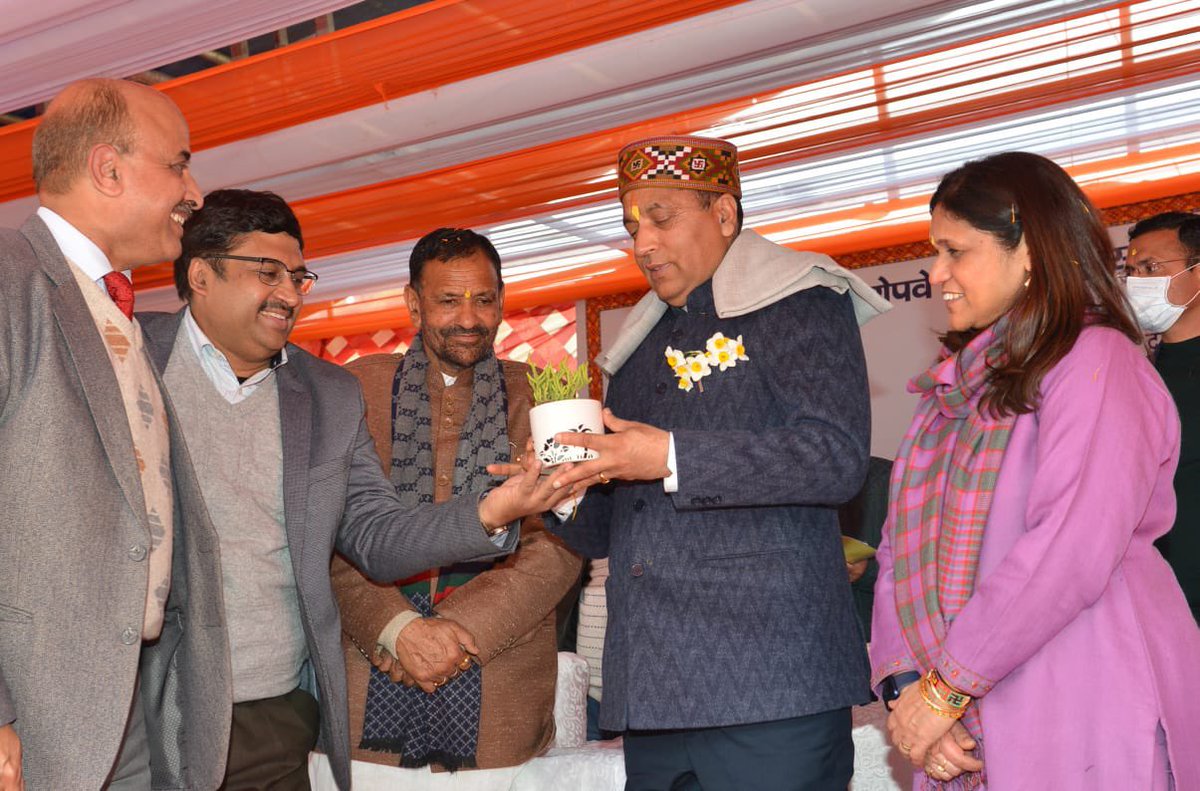 jairamthakurbjp's tweet photo. प्रदेशवासियों की अपेक्षाओं को पूर्ण करने के लिए हमारी सरकार कृतसंकल्पित है।

गत चार वर्षों में हमने इसी ध्येय के साथ राज्य का समग्र विकास किया है।

प्रदेश के हर विधानसभा क्षेत्र में करोड़ों की लागत वाली विकास योजनाएं स्थापित करने का यह क्रम निरंतर जारी रहेगा। https://t.co/jFUtJU2hQi