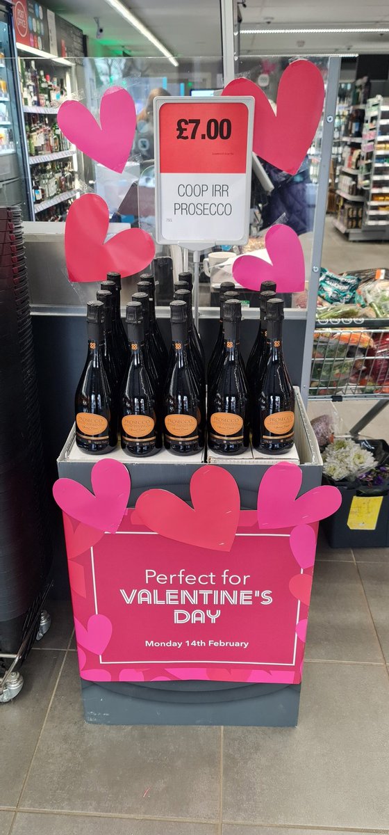 Utilising some left over POS decorations to create some eye-catching theatre for the valentines prosecco incentive 😍 #TeamAdel #itswhatwedo @leesykes14694 @JoshMcNaboe @Jonatha37729773 @anthonymolloy77 @JoeScoot @JoWhitfield_ @GeorgievIlko @guy_sandell2