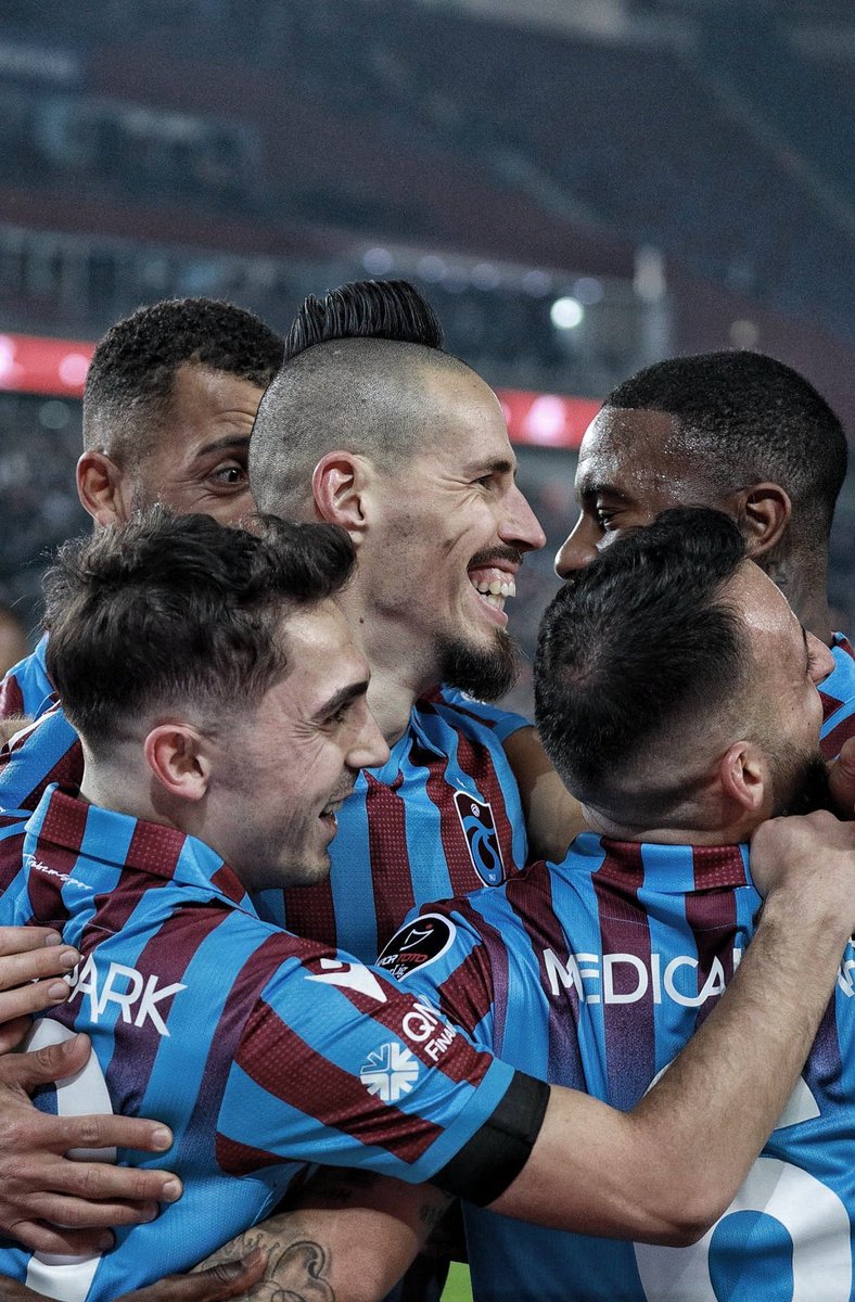 Trabzonspor bir futbol takımından çok daha fazlasıdır. Trabzonspor her şeyden öte bir ailedir.