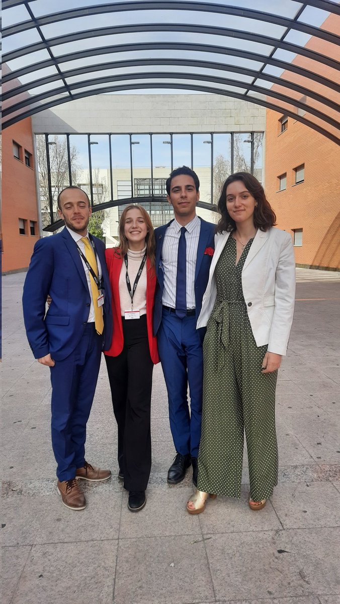 Hace 5 años, una Lydia de 18 años decidía apuntarse a <a href="/URJCmun/">URJCmun</a> . Tras ser cronista, delegada y directora de prensa, me despido. Gracias por todos los momentos vividos, por toda la gente que me ha traído. Sin duda, el evento que ha marcado mi vida universitaria