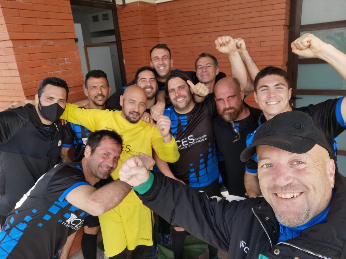 HammamInterfutb's tweet photo. Victoria sufrida por 3-4 ante el Gestoría Cebrián. En un partido en el que nos adelantamos por 0-2, con 2 goles de Ángel, el Cebrián remontó el partido, colocandose 3-2, pero con un gol de Libe y otro en propia puerta, acabamos llevándonoslo. https://t.co/IozoVuUro7