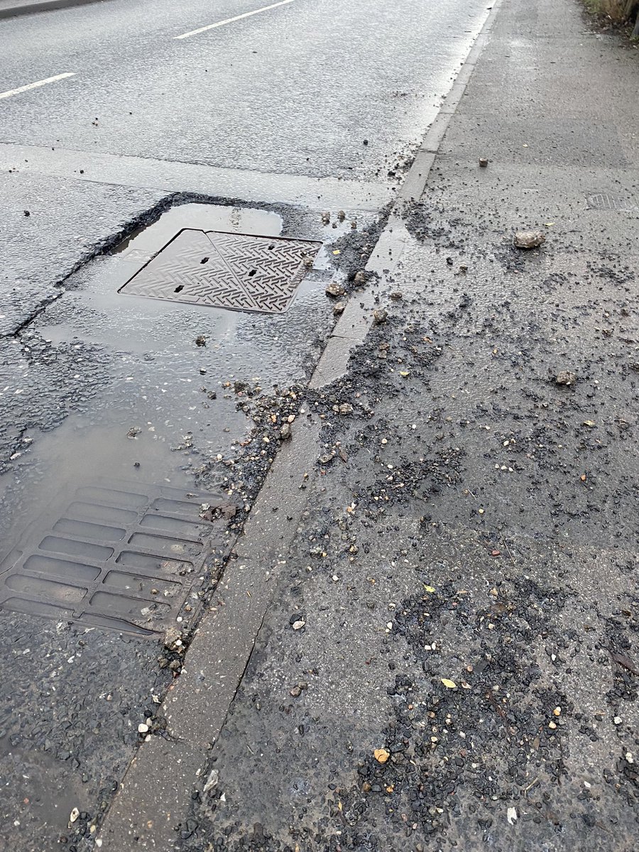 Jenfa234's tweet photo. @CheshireEast - should we try again with this fix? 🤷🏼‍♀️ only lasted 2 weeks! Congleton Road, Macc https://t.co/ffbteXxUWj