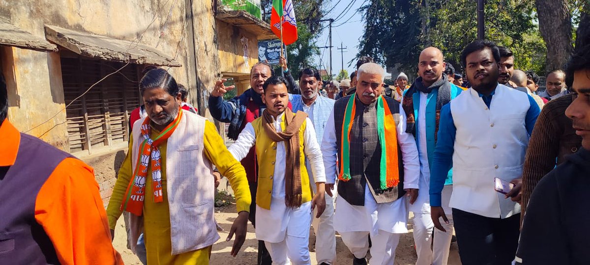MayankDwived's tweet photo. भोगनीपुर विधानसभा प्रत्या��ी श्रीमान राकेश सचान जी के साथ मूसानगर मण्डल में जनसपंर्क कार्यक्रम में रहना हुआ। 
मयंक द्विवेदी मूसानगर
#सोच_ईमानदार_काम_दमदार
#फिर_एक_बार_भाजपा_सरकार 
@rajnathsingh
@Rakesh_Sachan_ @Rahulji_BJP @swatantrabjp @kpmaurya1 @Manvend86759481 https://t.co/659MgNVAdD